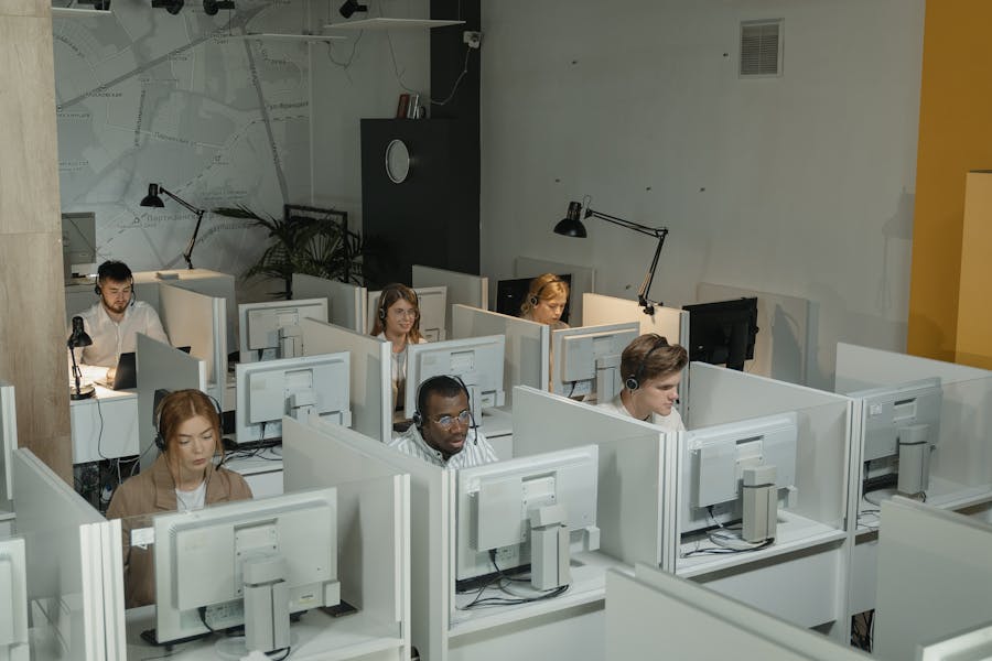 How to Cut Call Center Costs Without Sacrificing CX